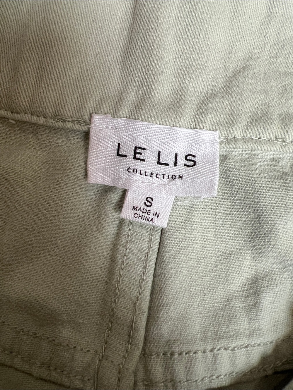 LE LIS She Means Business Pants in sage - Picture 5 of 11